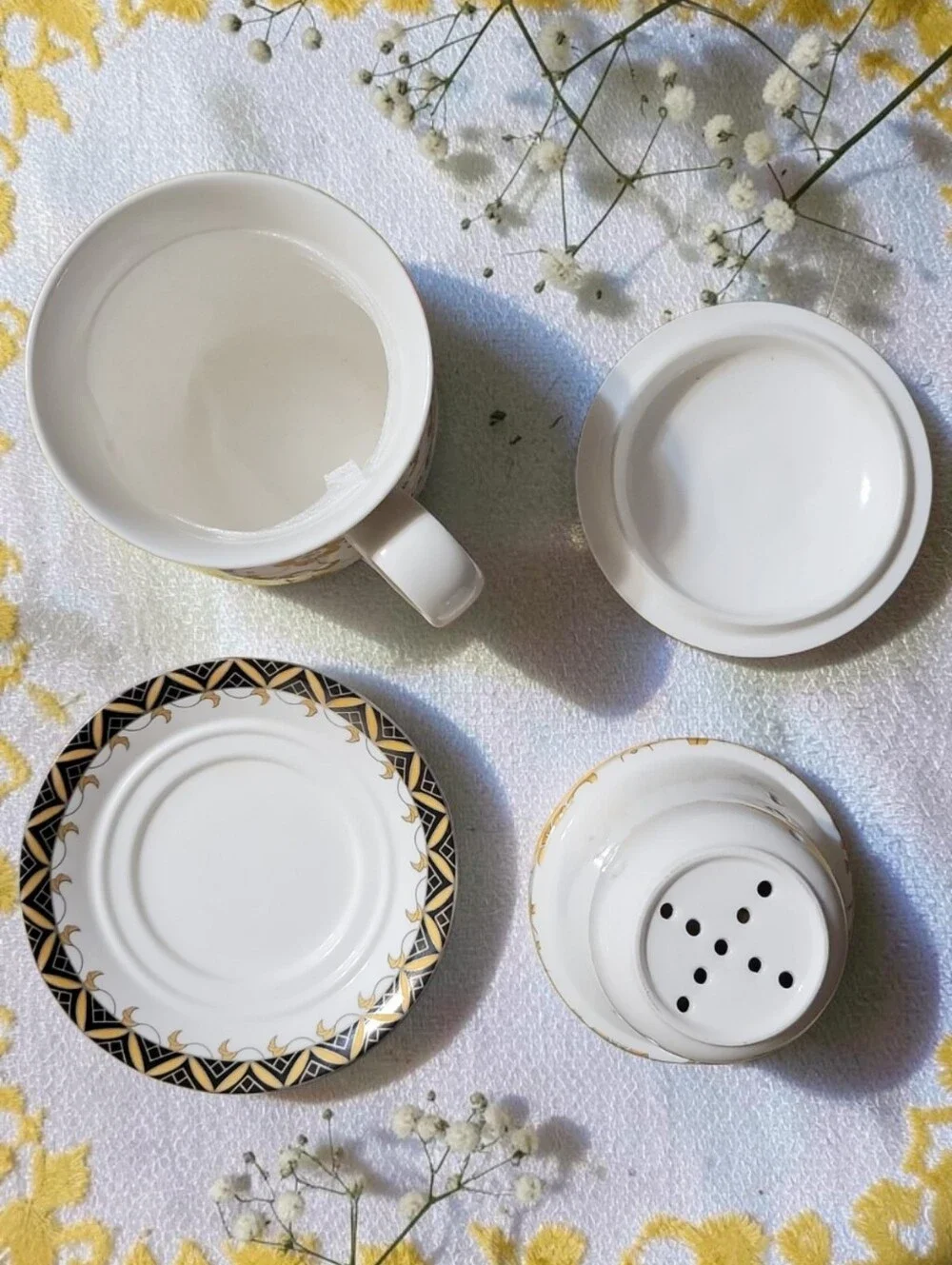 NIB Jingdezhen Porcelain Loose Leaf Tea Cup Infuser Lid Saucer 4 Pc Set 12 Oz